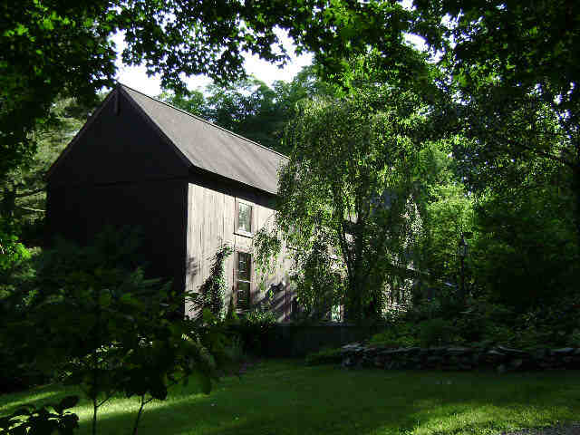 Building photograph for 64 WOODS EDGE RD